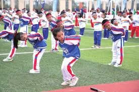 致敬，王刚庆祝足协杯冠军时背后写着：献给我们的主帅塞蒂恩